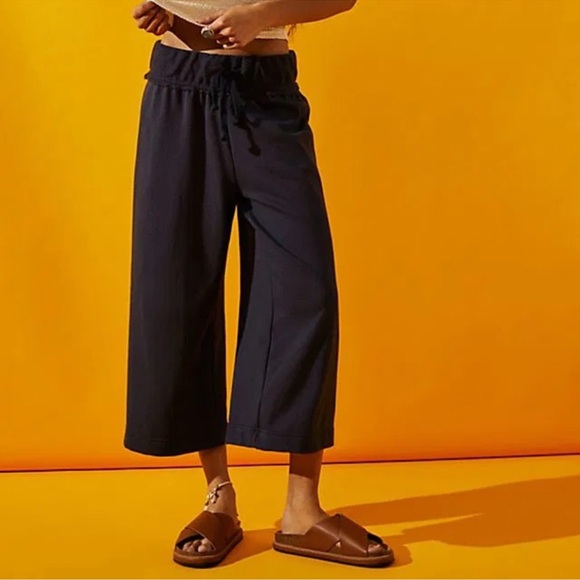 Free People FP Beach wide leg cropped pants navy blue sweats size small - Picture 2 of 13